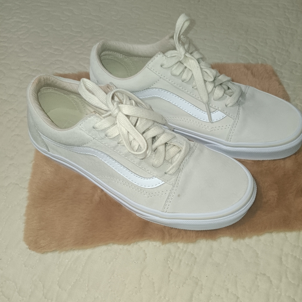 Vans Women's Cream and White Sneakers